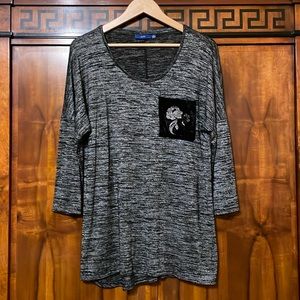 Apt 9 Women’s top size Large black and gray long sleeve in good condition